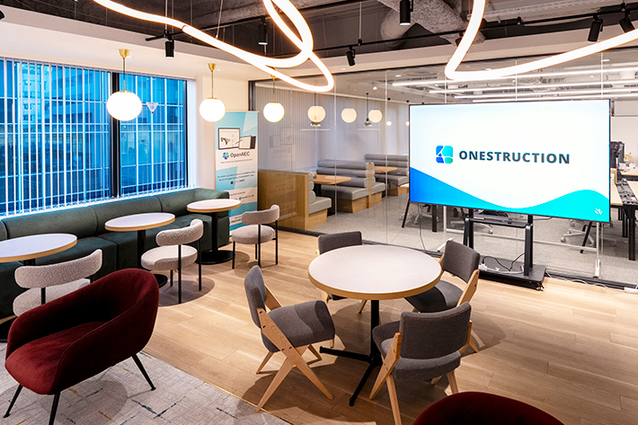 100インチのモニター