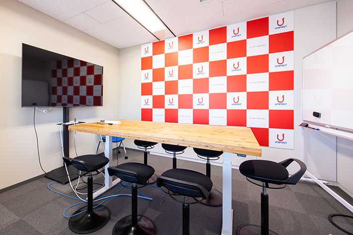 オンライン配信にも対応した会議室