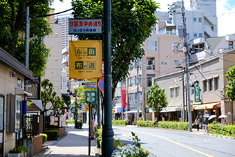 日暮里駅「日暮里繊維問屋街」