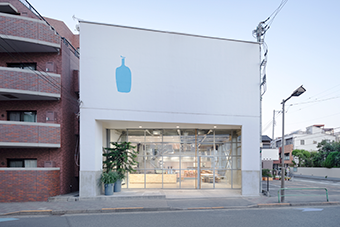 清澄白河駅「BLUE BOTTLE COFFEE 清澄白河フラッグシップカフェ」