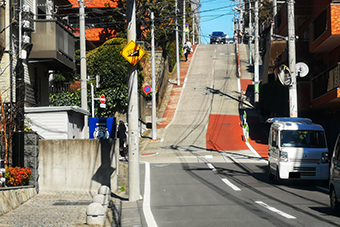 学習院下駅「のぞき坂」