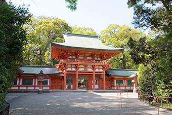 大宮駅「武蔵一宮　氷川神社」