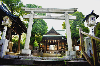 東新宿駅「西向天神社」