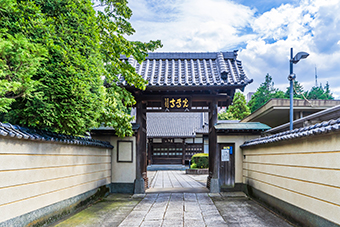 吉祥寺駅「四軒寺」
