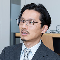 新熊 亮一 氏