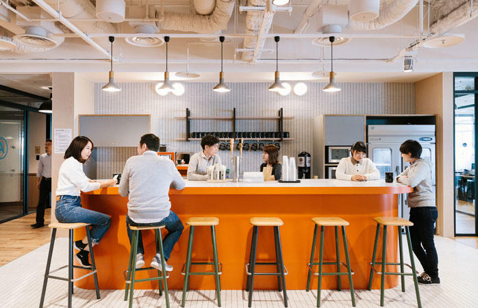 パントリーのカウンター(WeWork丸の内北口)